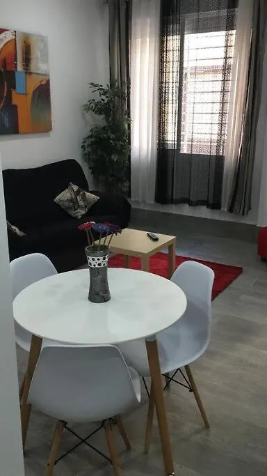 Apartamento A, A 3 Minutos De La Estacion Central De Bus Y Tren مالقة